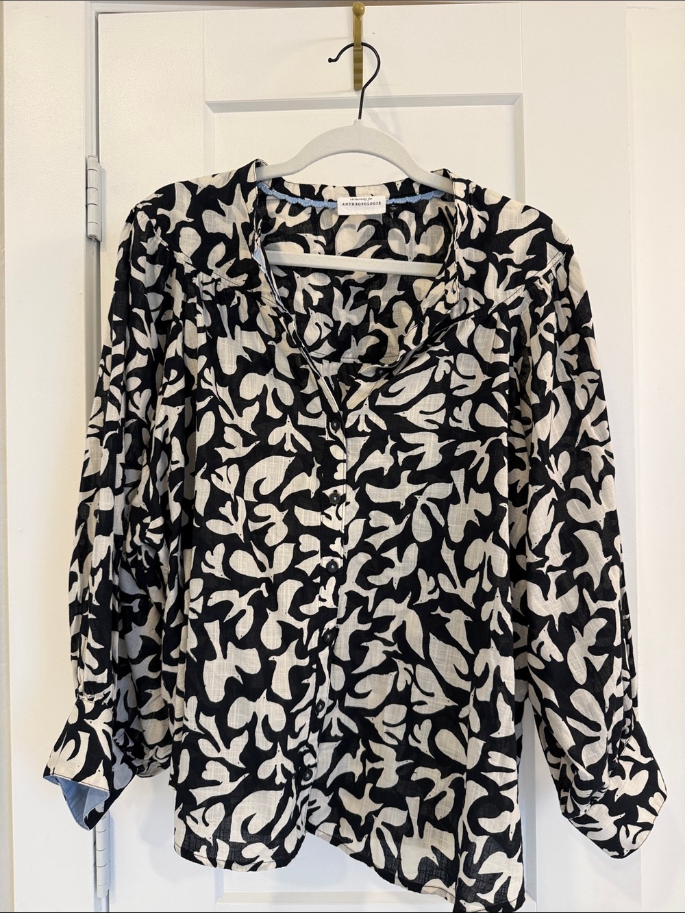 Anthropologie Black & White Abstract Floral Button-Down batwing blouse